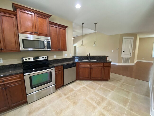 Building Photo - 3 Bedroom/2.5 Bathroom Home in Daphne