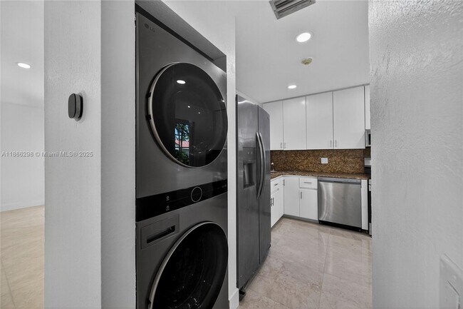 Building Photo - 1545 Springside Dr