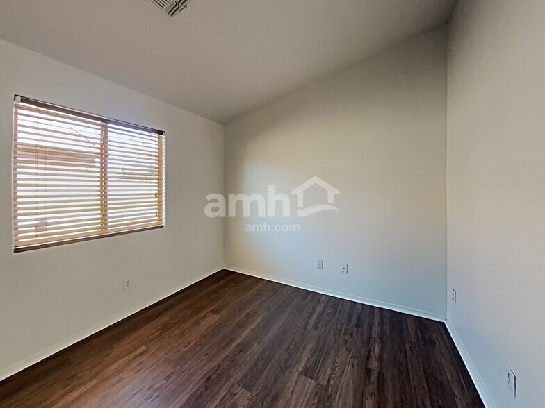Building Photo - 4324 W Darrow St