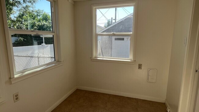 Breakfast Nook - 1533 N Ontario St