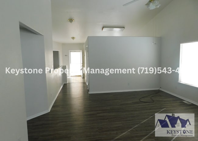 Building Photo - Spacious Pueblo West Duplex 3 Bed/3 Bathro...