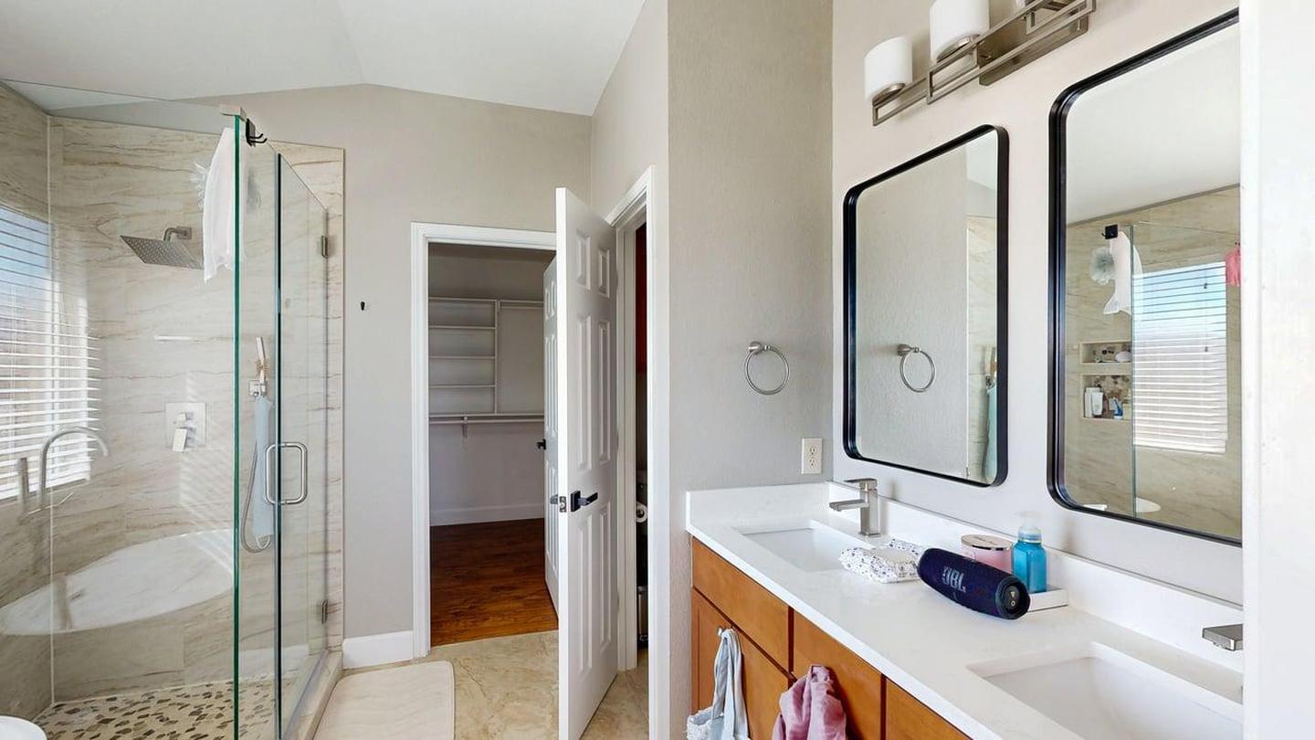 Building Photo - Comfortable Round Rock living with space, style, and everyday convenience