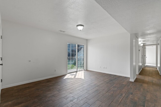 Building Photo - Remodeled 3 Bedroom 3 Bath Condo for Rent ...