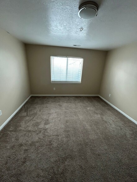 Building Photo - 10658 S Poplar Grv Dr