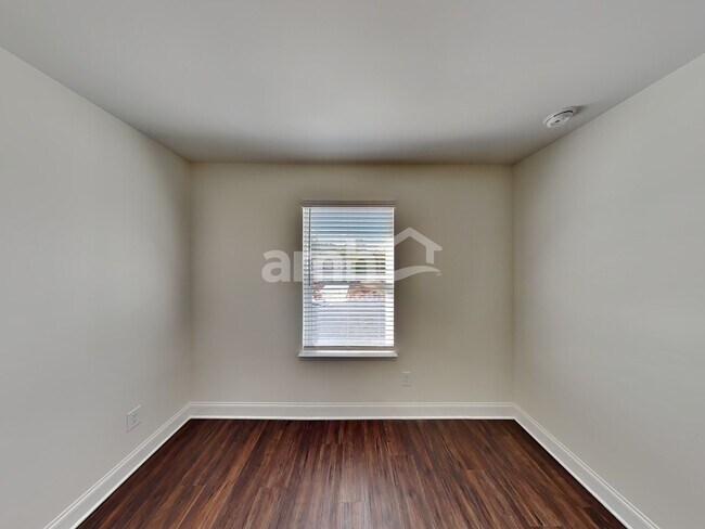 Building Photo - 3750 Blackshear Pl