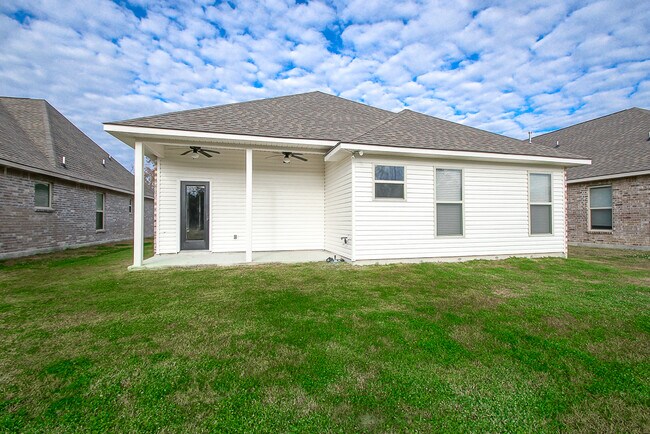 Building Photo - 7126 Kenilworth Crossing Ave