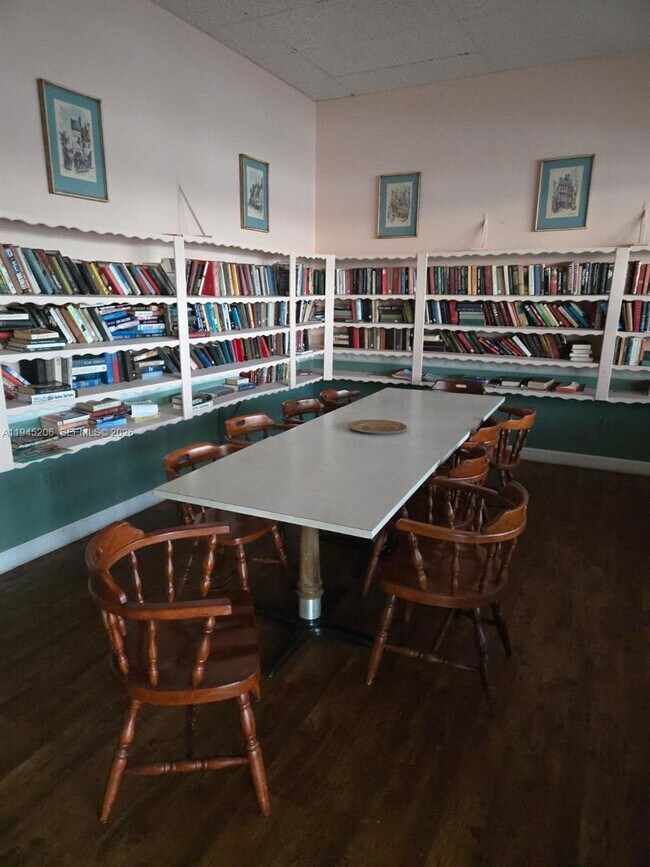 Building Photo - 1481 NE Miami Gardens Dr