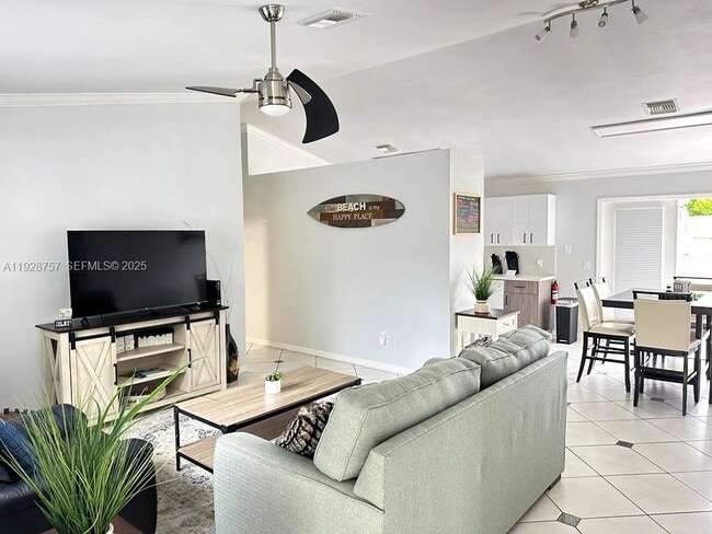 Building Photo - 720 2nd Pl SW