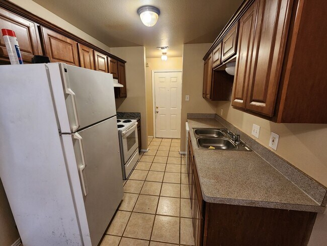 Building Photo - 3 Bedroom Duplex In South Fort Worth