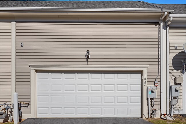 Building Photo - 1022 Crestfield Dr