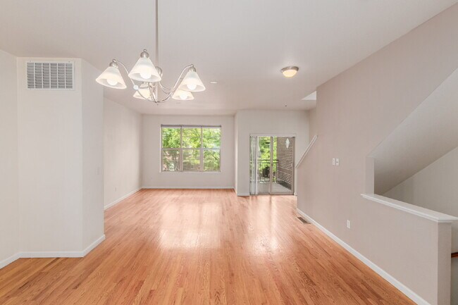Building Photo - 418 S Reed Ct