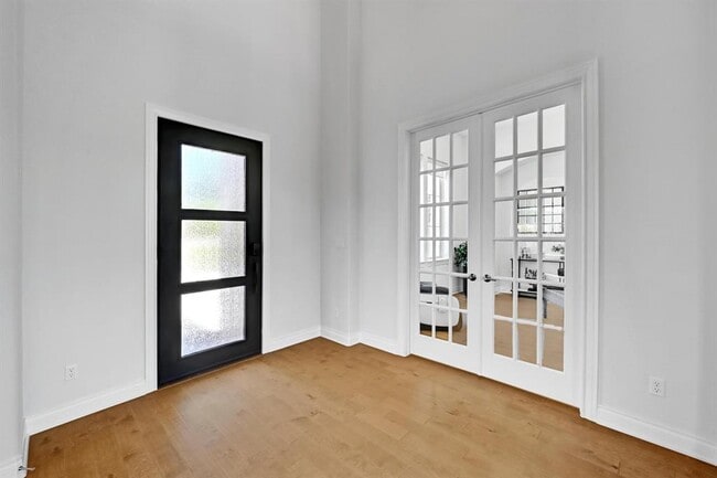 Building Photo - 4809 Serene Hills Dr