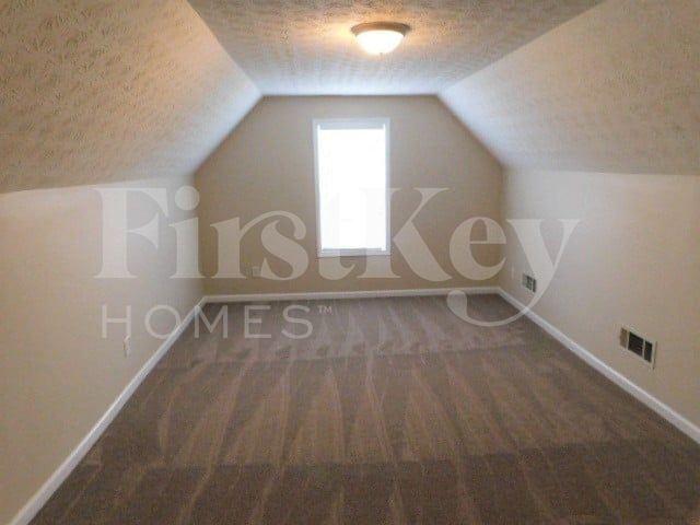 Building Photo - 830 James Ridge Dr
