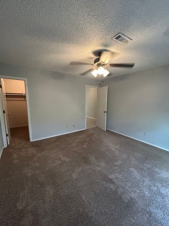 Building Photo - Spacious 3 Bed, 2 Bath Home in the Heart o...