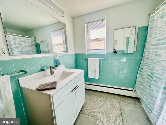 Building Photo - 1334 Montgomery Ave