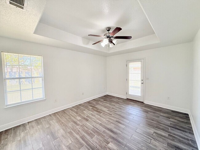 Building Photo - 3-Bedroom Home - Ashley Place