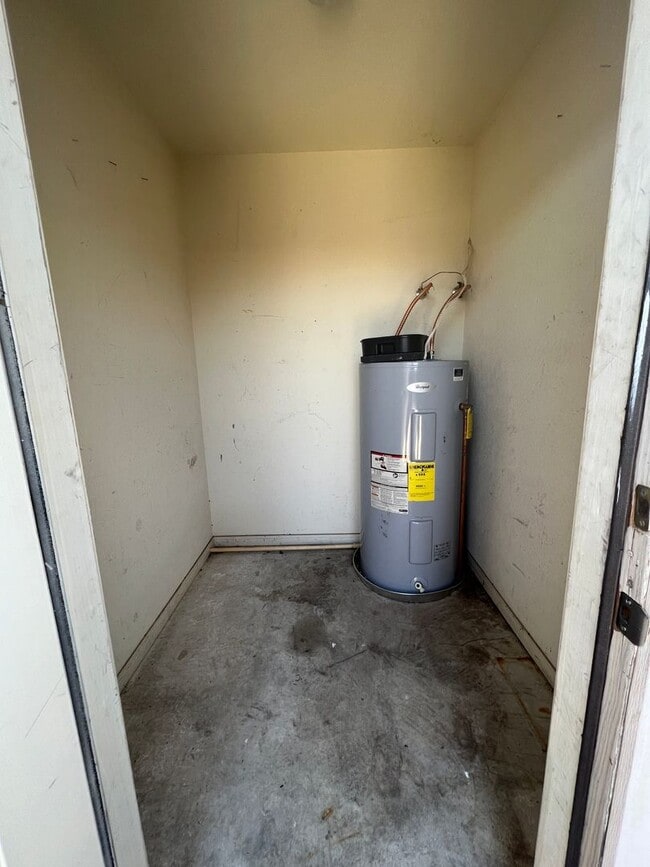 Building Photo - Duplex *LEASING SPECIAL AVAILABLE*