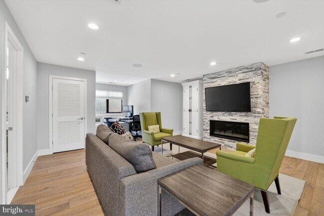 Building Photo - 5310 Dorsett Pl NW