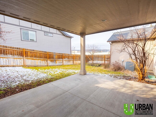 Building Photo - 9820 E Knox Ave