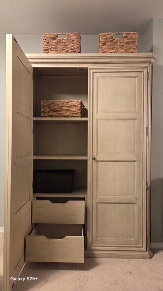 Building Photo - 6970 California Ave SW