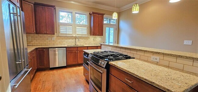 Building Photo - 703 Pershing Ave SE