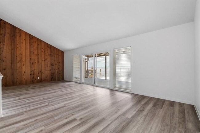 Building Photo - 80 Lakeview Village
