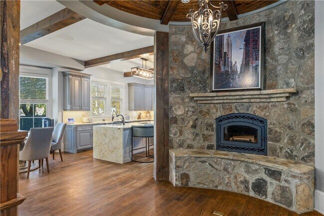 Building Photo - 2125 Cooper Lake Dr SE