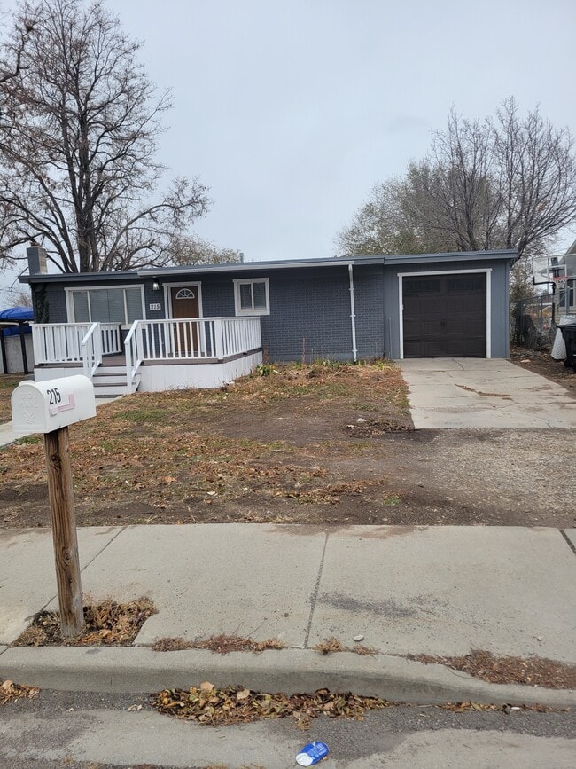 Building Photo - 215 Park St