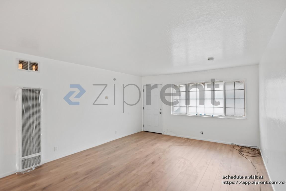 Building Photo - 27070 Manon Ave