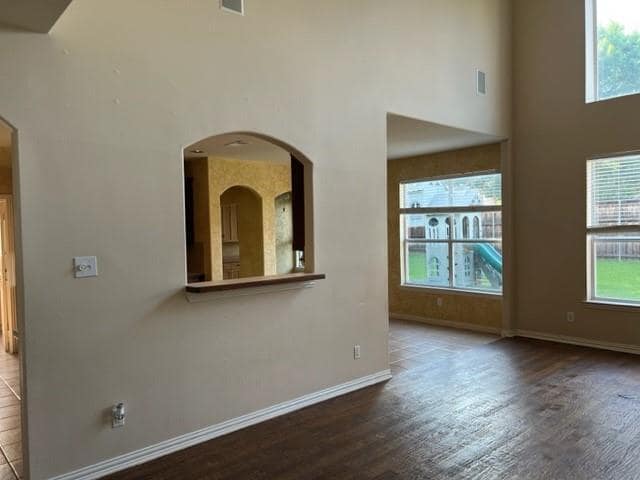 Building Photo - 321 Greenfield Dr