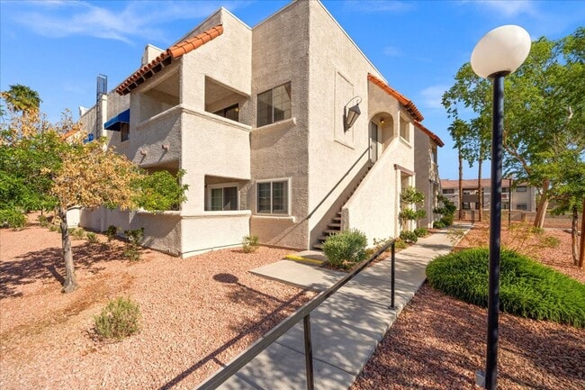 Building Photo - 2 bd, 2 bth Condo Ideal Summerlin location