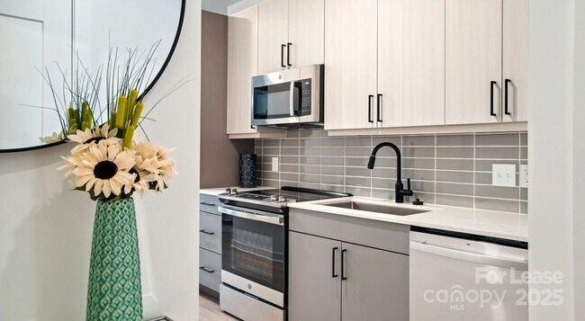 Building Photo - 1133 Harding Pl