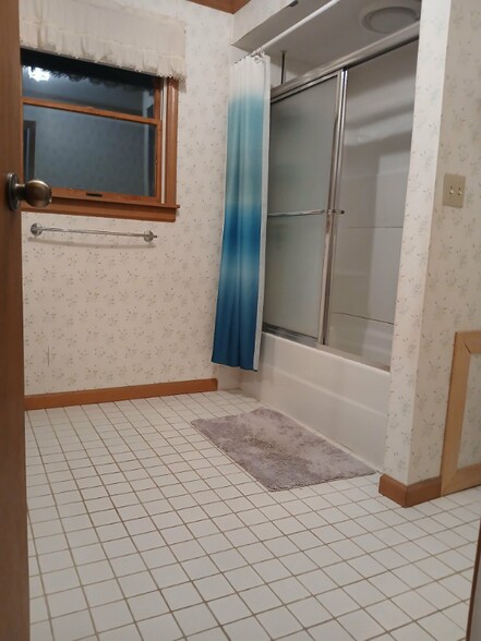 Building Photo - 315 Boyden St