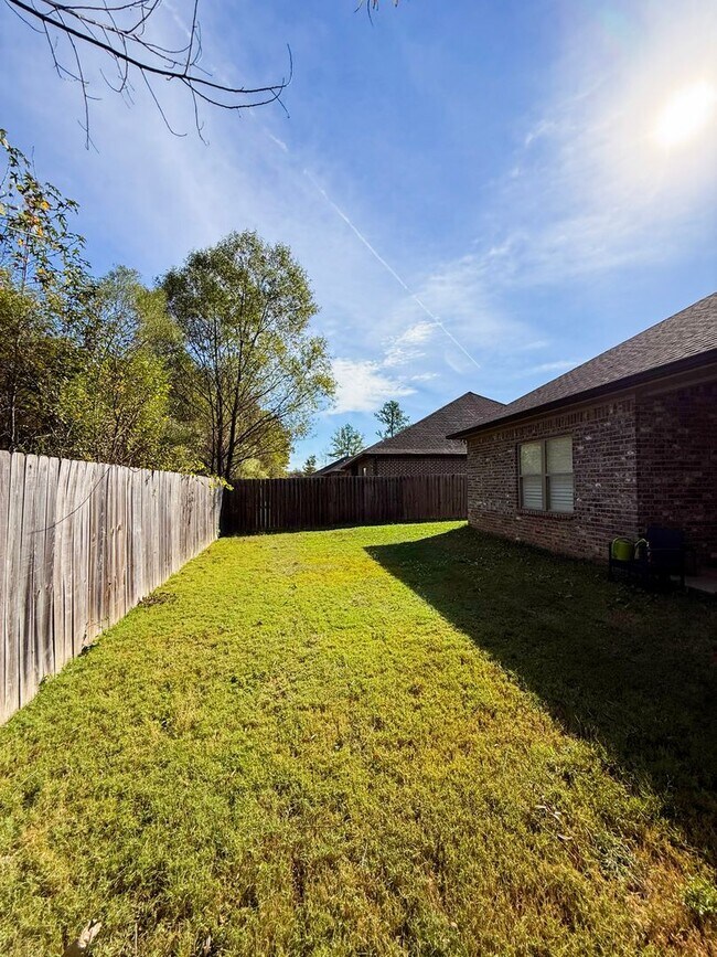 Building Photo - Beautifully Designed Home with Luxury Features – $2,400/Month