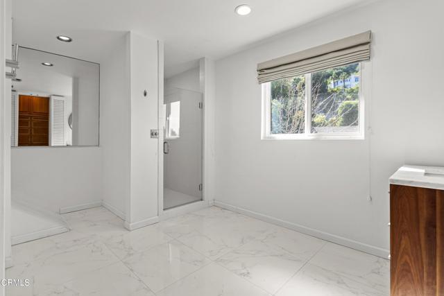 Building Photo - 3826 Dixie Canyon Ave