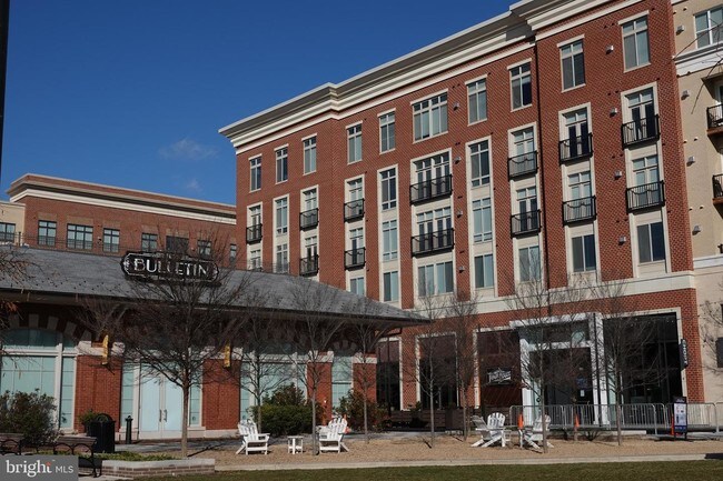 Building Photo - 210 Decoverly Dr