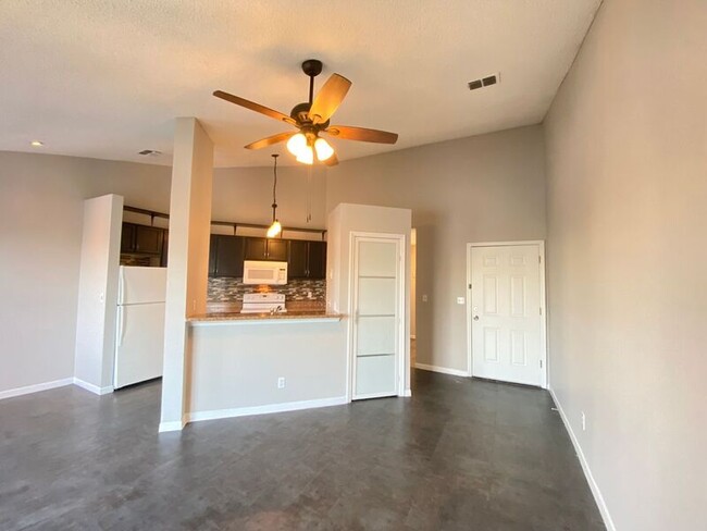 Building Photo - 2524 Woodgate Blvd