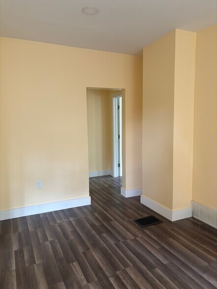 Building Photo - 409 Park Pl