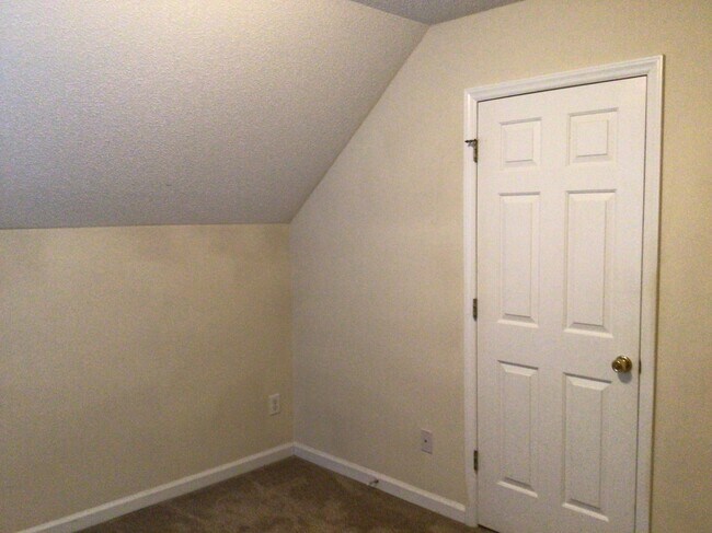 Building Photo - 204 McCarthy Dr