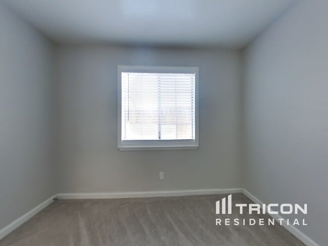 Building Photo - 5206 Standish Rd