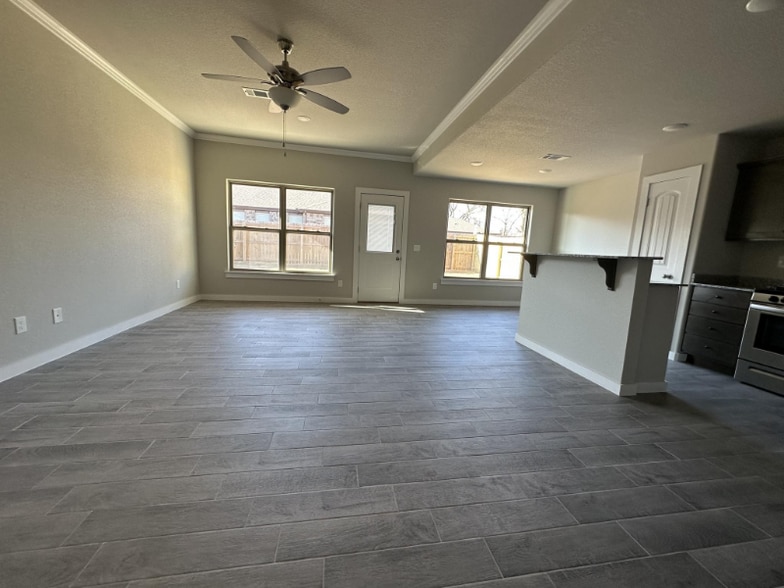 Building Photo - 451 Rama St