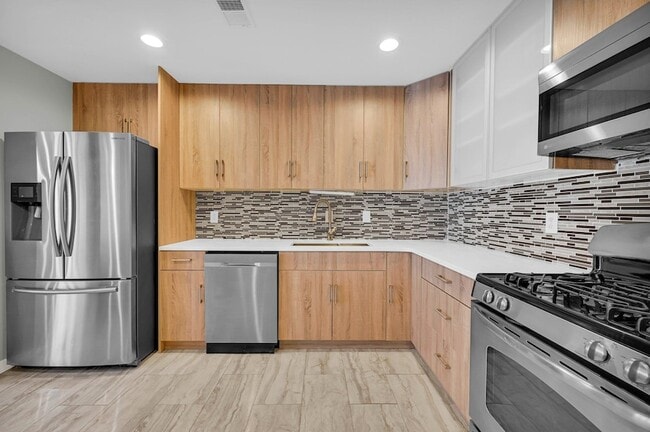 Building Photo - 40 Cottonwood St