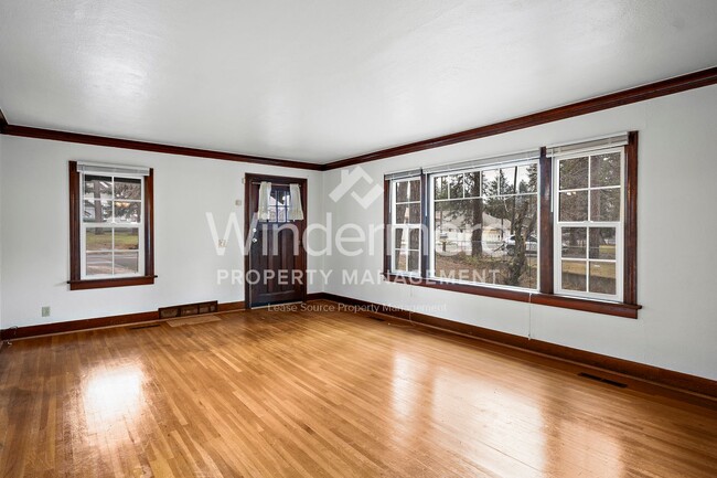 Building Photo - 10125 N Whitworth Dr