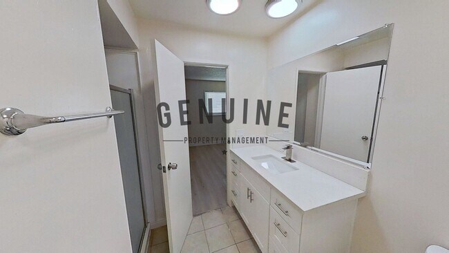 Building Photo - Cameo Ln Four-Plex