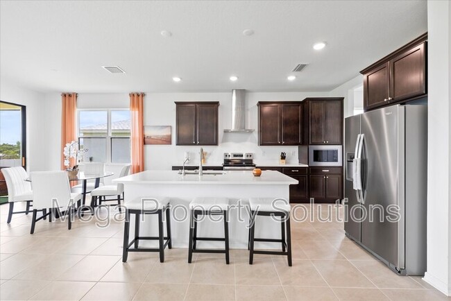 Building Photo - 12195 Stirrup Dr