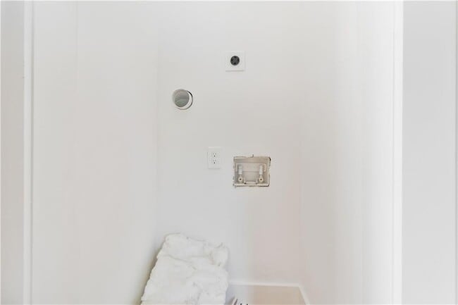 Building Photo - 1554 Columbia Cir