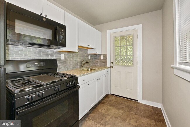 Building Photo - 102 Hainesport Lumberton Rd