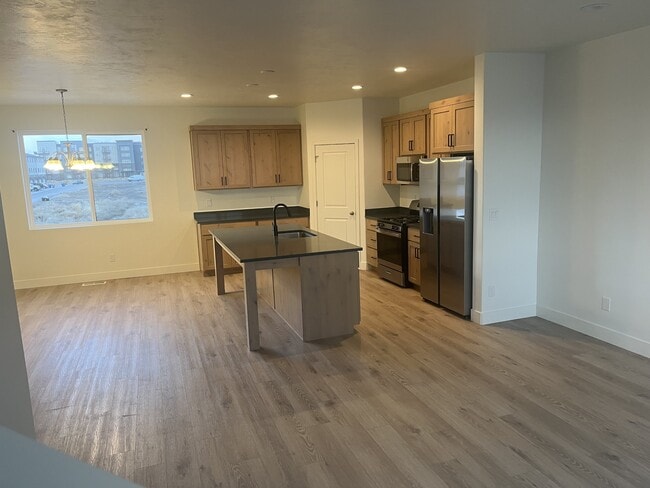 Building Photo - 862 W 480 S