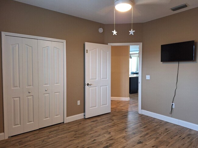 Building Photo - 3BR 2BA BOUCHELLE ISLAND GROUND FLOOR COND...