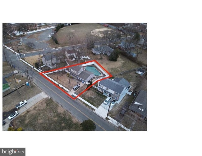 Building Photo - 904 Mercer St